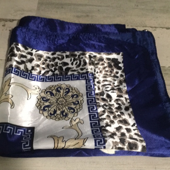 Square scarfs dark blue & medium blue animal print set of two NWT - Picture 2 of 5